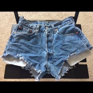 501 LEVIS DENIM SHORTS